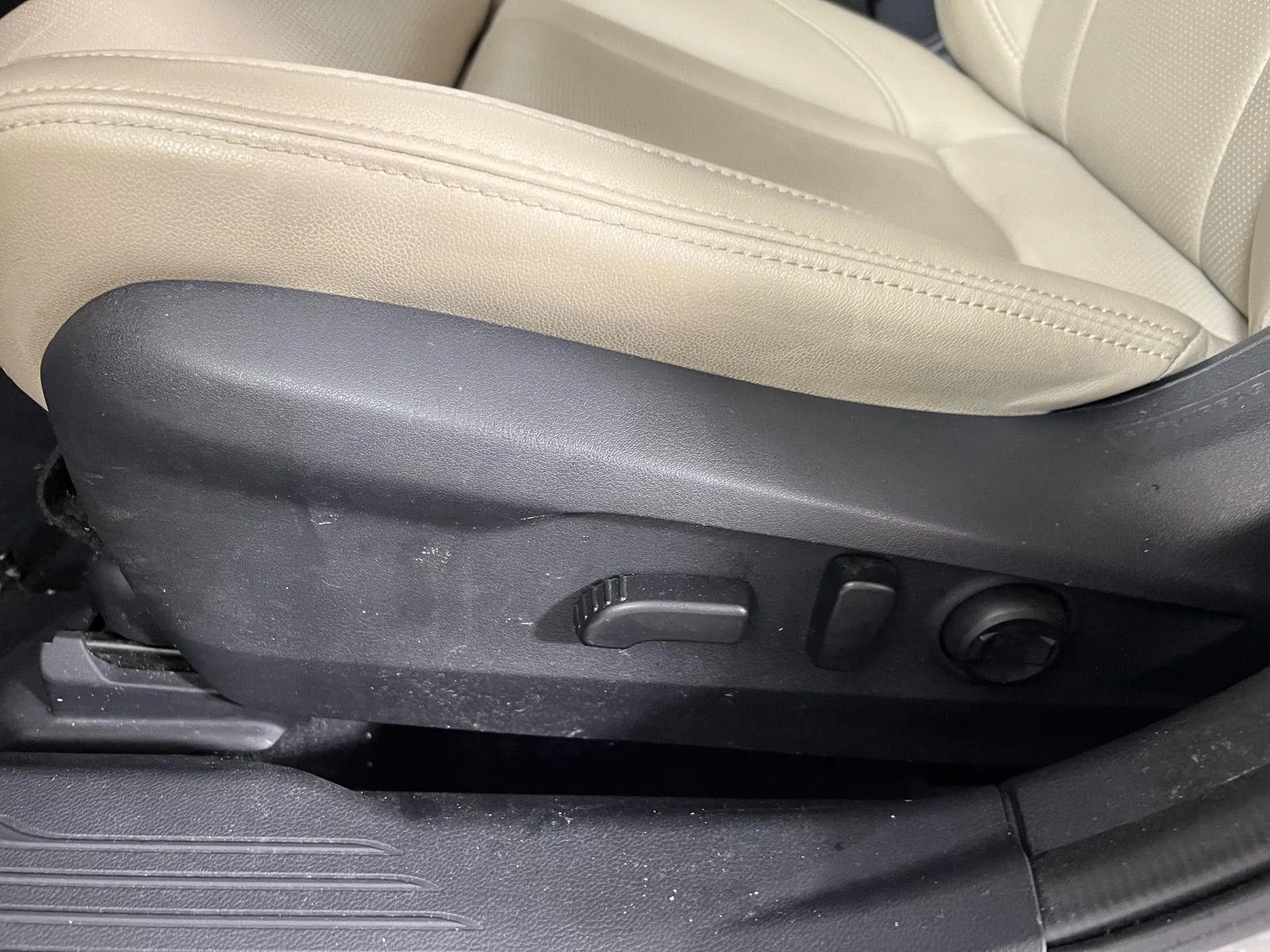 Used 2022 Wh Subaru Limited image 37