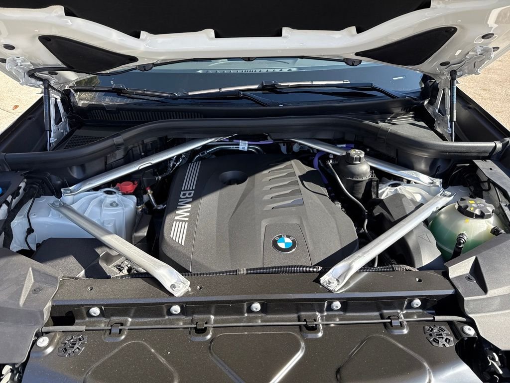 New 2026 White BMW xDrive40i image 28