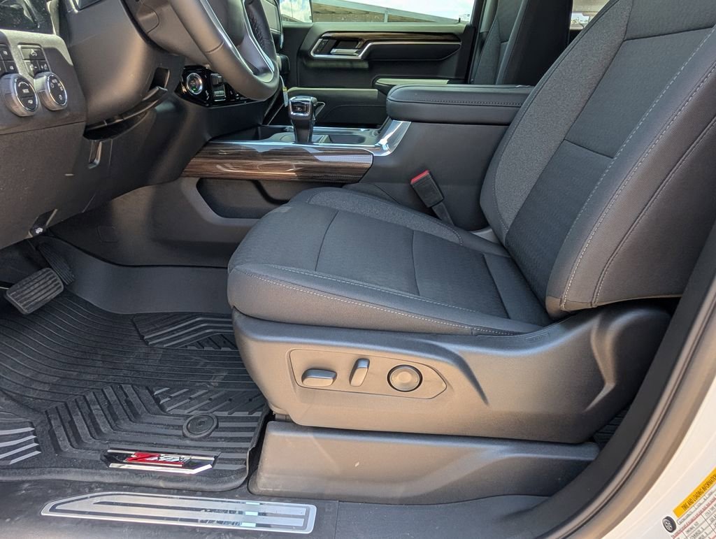New 2026 Summit White Chevrolet LT image 9