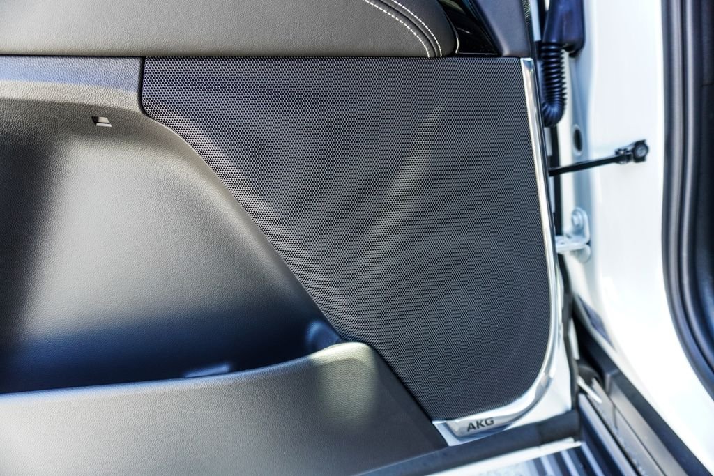 Used 2025 White Cadillac V-Series image 11