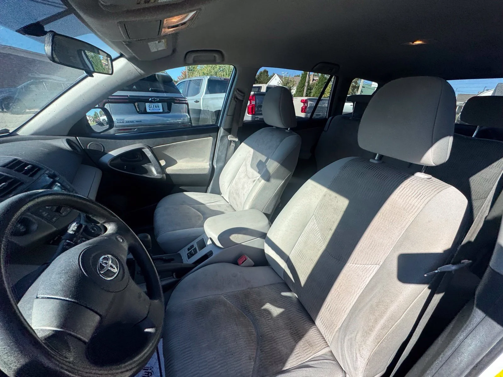 Used 2011 White Toyota Base image 11
