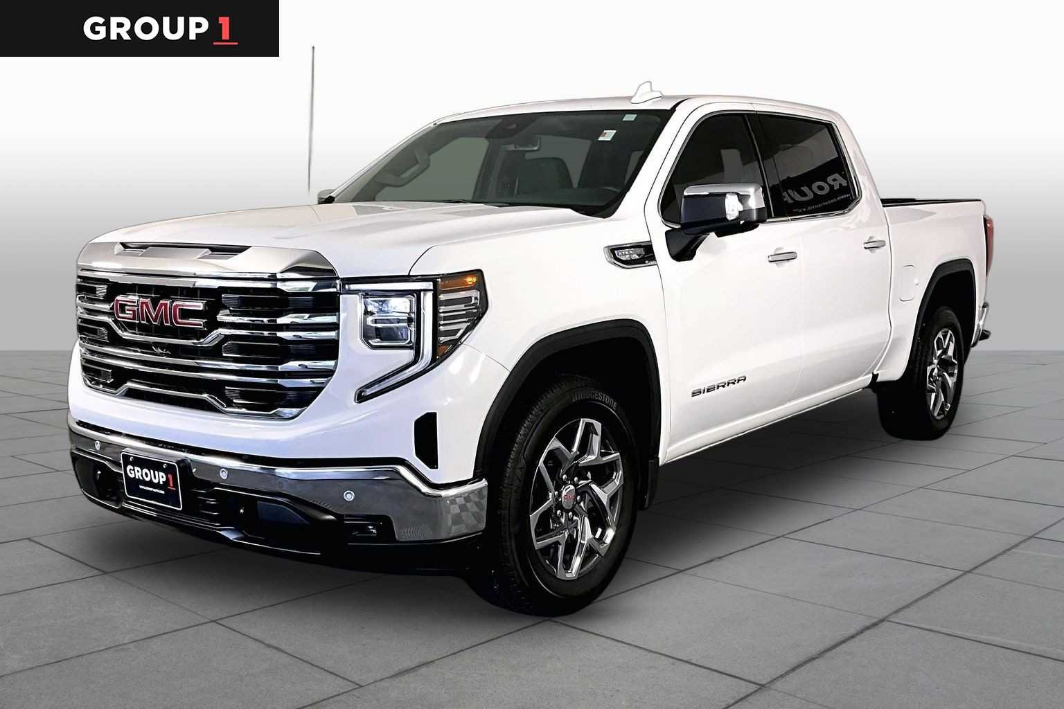 Used 2025 Summit White GMC SLT image 1