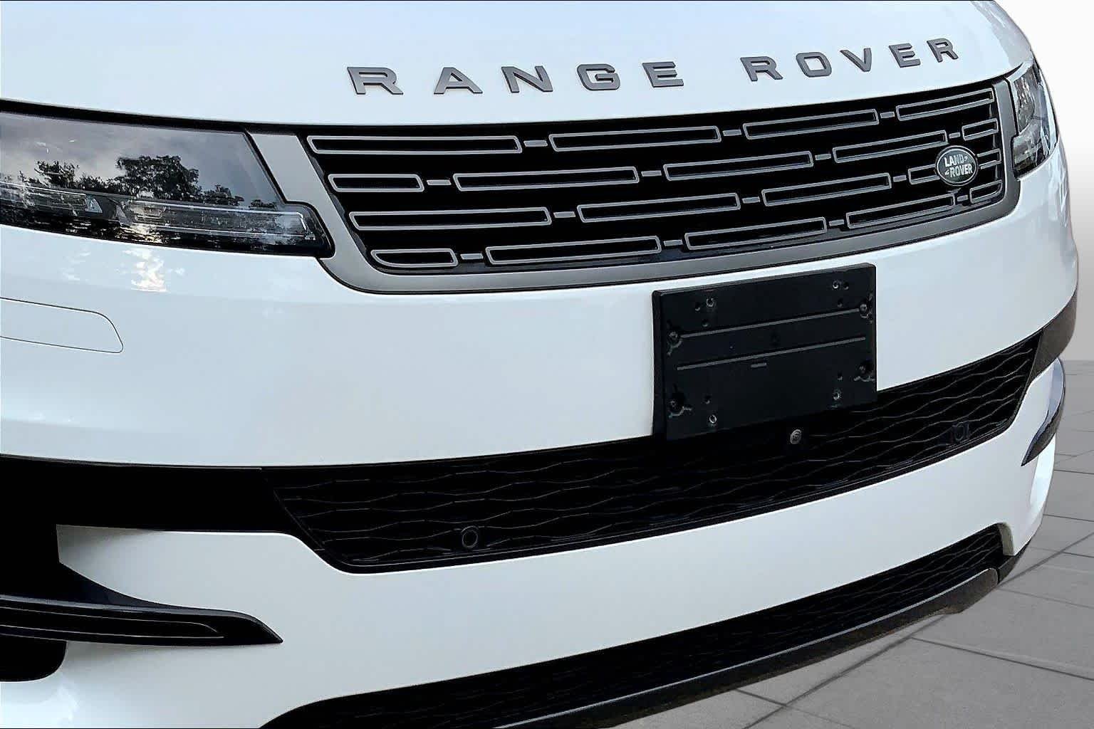 Used 2023 Fuji White Land Rover SE image 30