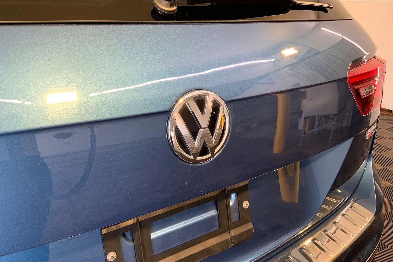 Used 2019 Deep Black Pearl Volkswagen SEL Premium image 33