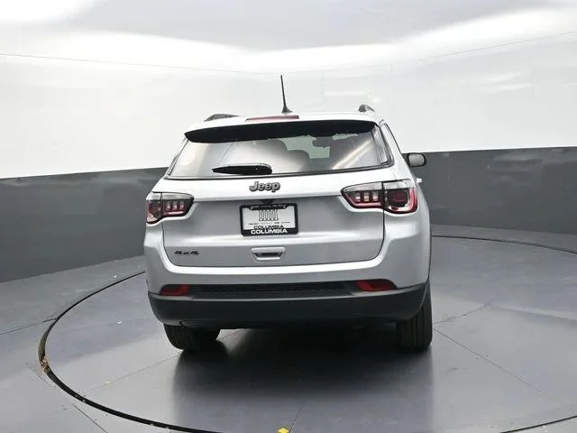 New 2026 Silver Zynith Metallic Clear-Coat Exterior Paint Jeep Latitude image 9