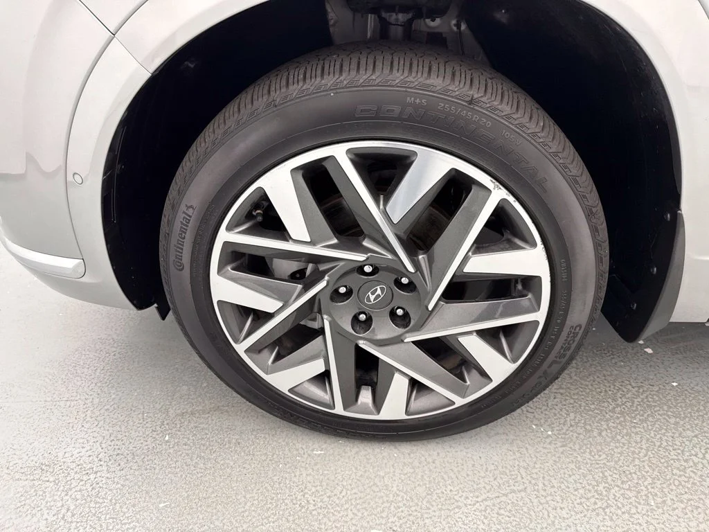 Used 2022 Silver Hyundai Calligraphy image 4