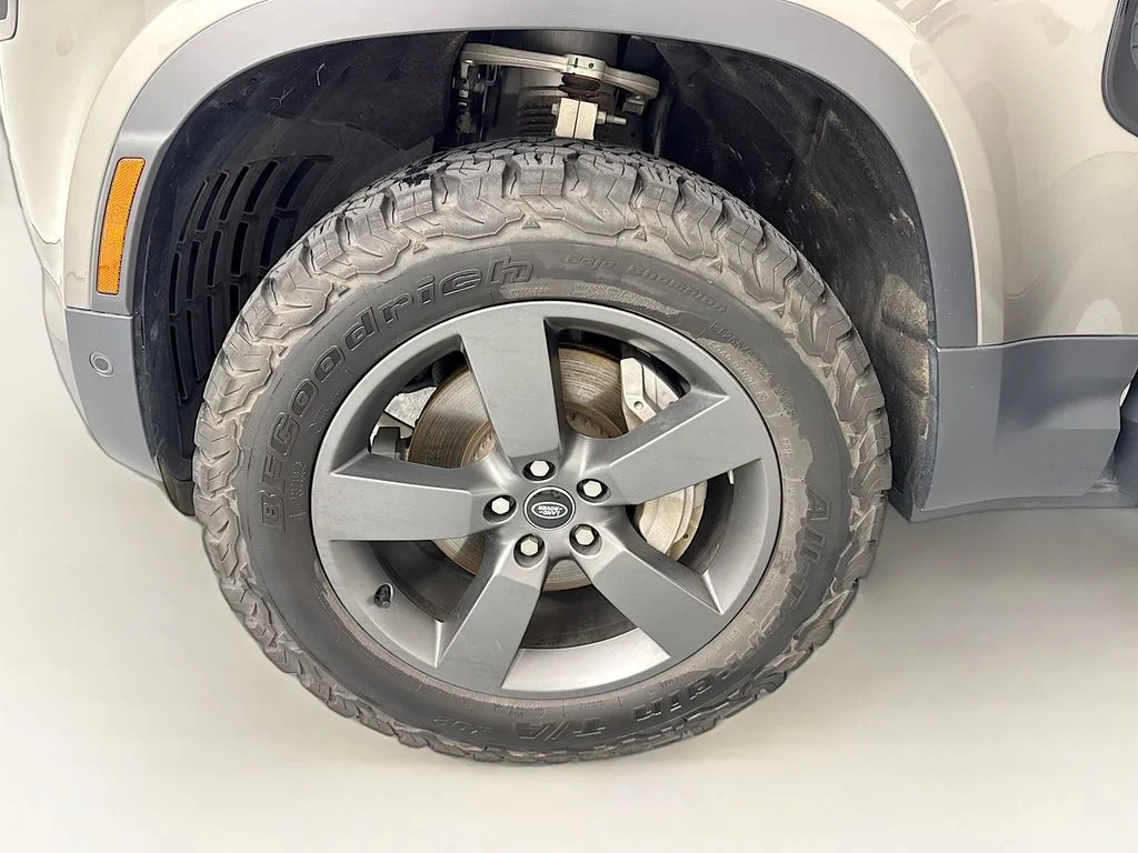 Used 2025 Gray Land Rover S image 32