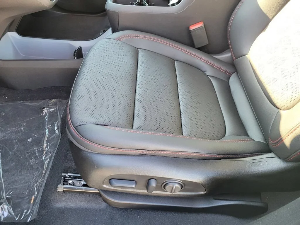 2027 Chevrolet Bolt RS - Photo 13