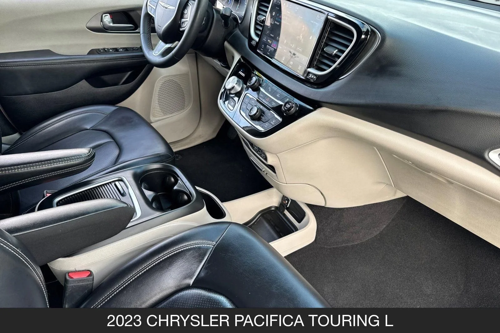 Used 2023 Bright White Clearcoat Chrysler Touring L image 20