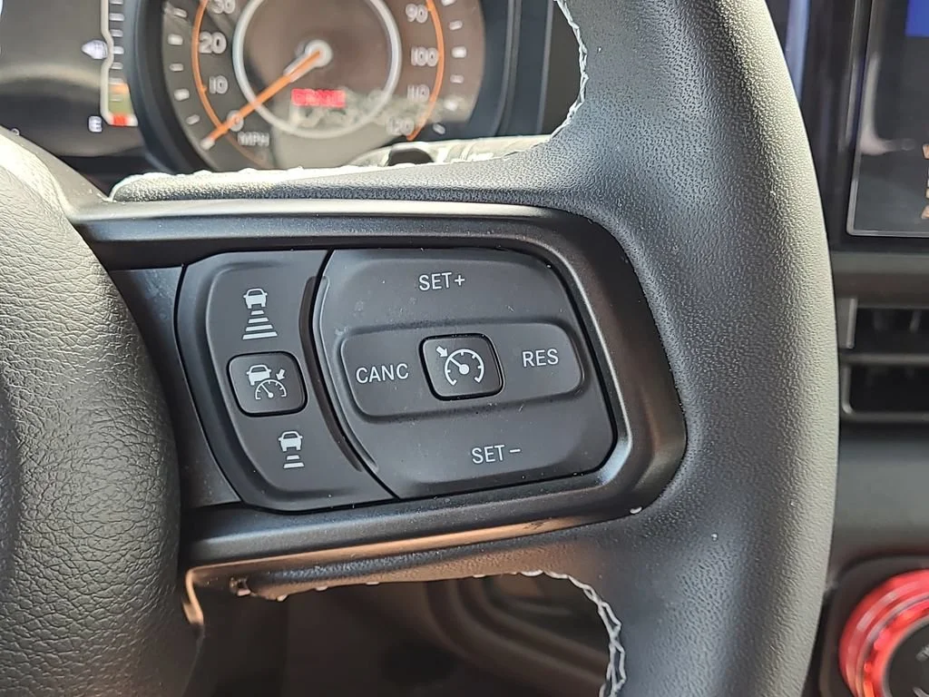 Used 2025 White Jeep 4-Door Rubicon 4x4 image 20