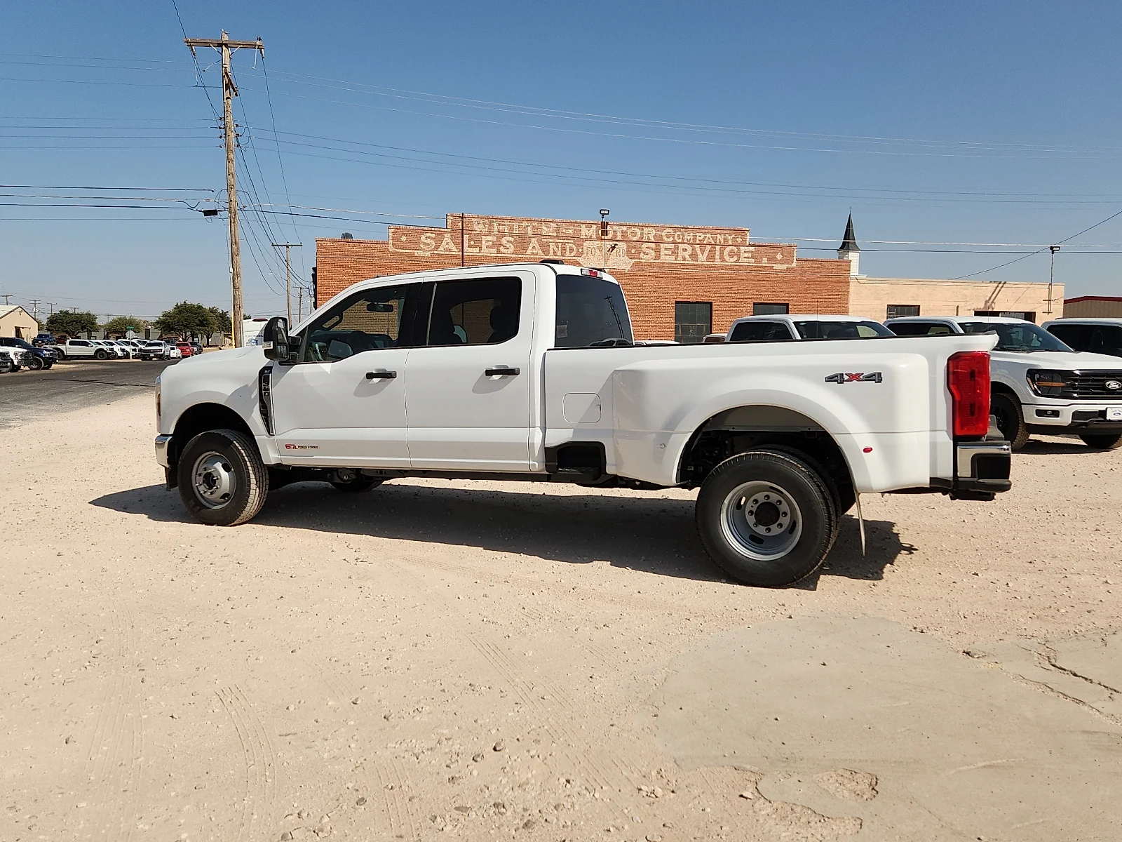 New 2027 Oxford White Ford XLT image 4