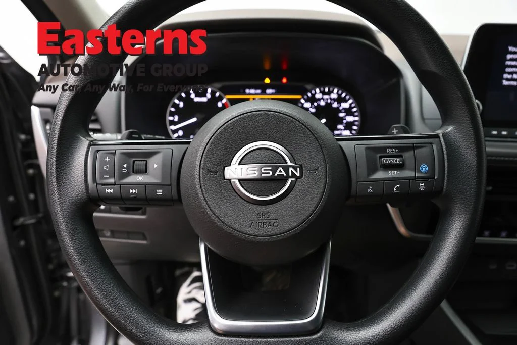 Used 2023 Gray Nissan SV image 10