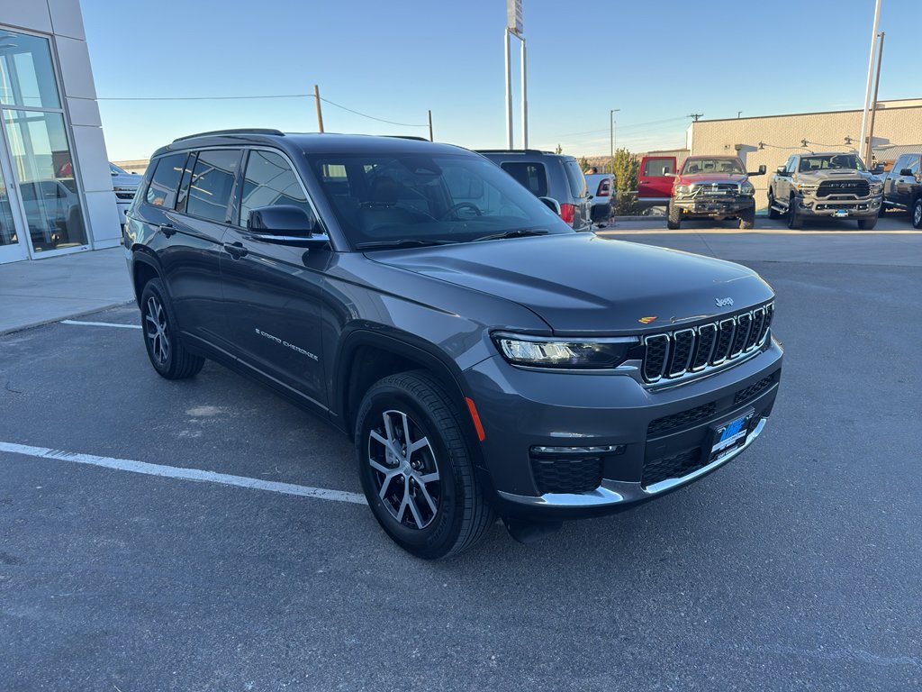 Used 2025 Baltic Gray Metallic Clearcoat Jeep Limited image 7