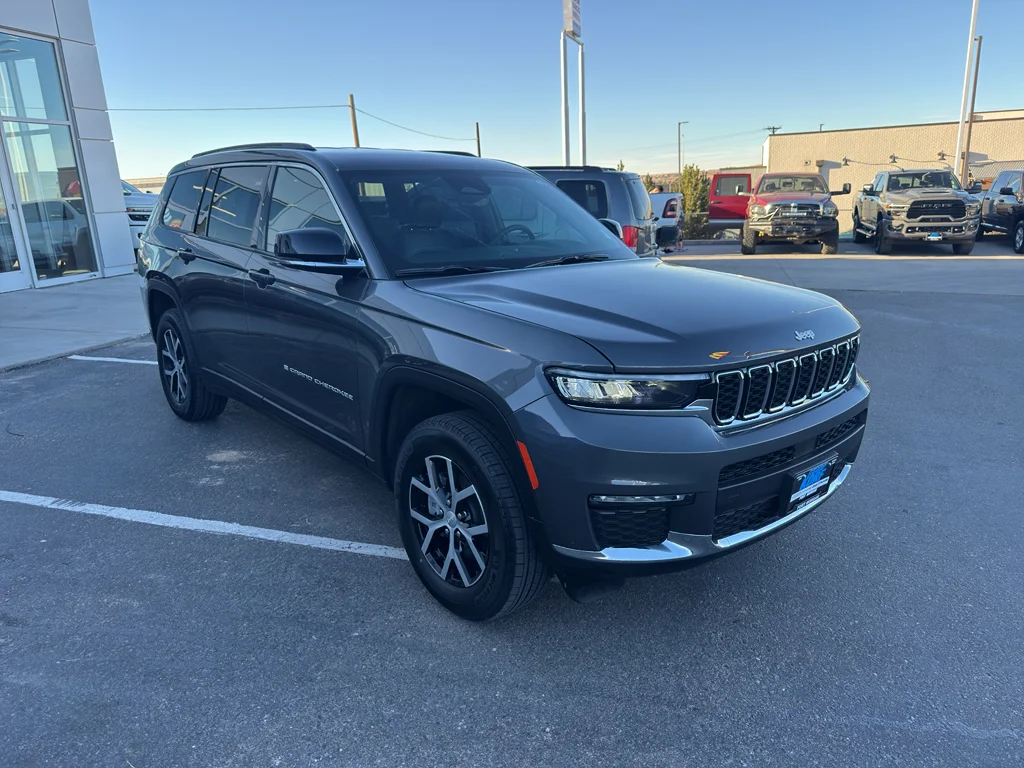 Used 2025 Baltic Gray Metallic Clearcoat Jeep Limited image 7