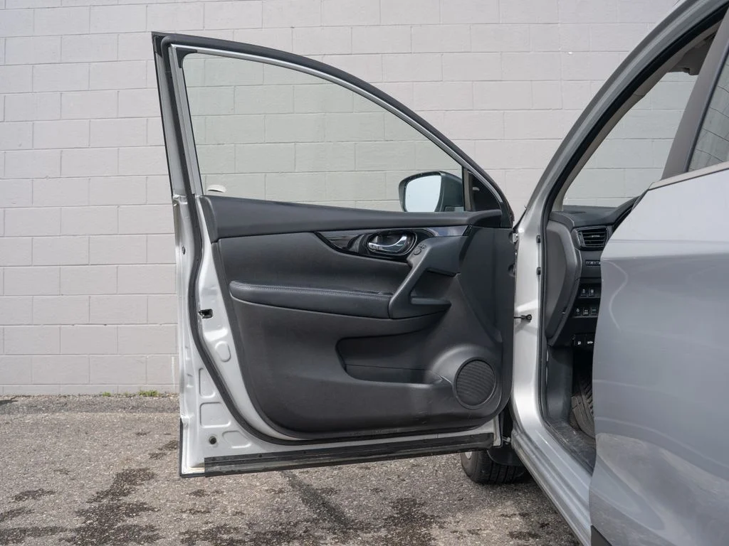 Used 2020 Silver Nissan SV image 15