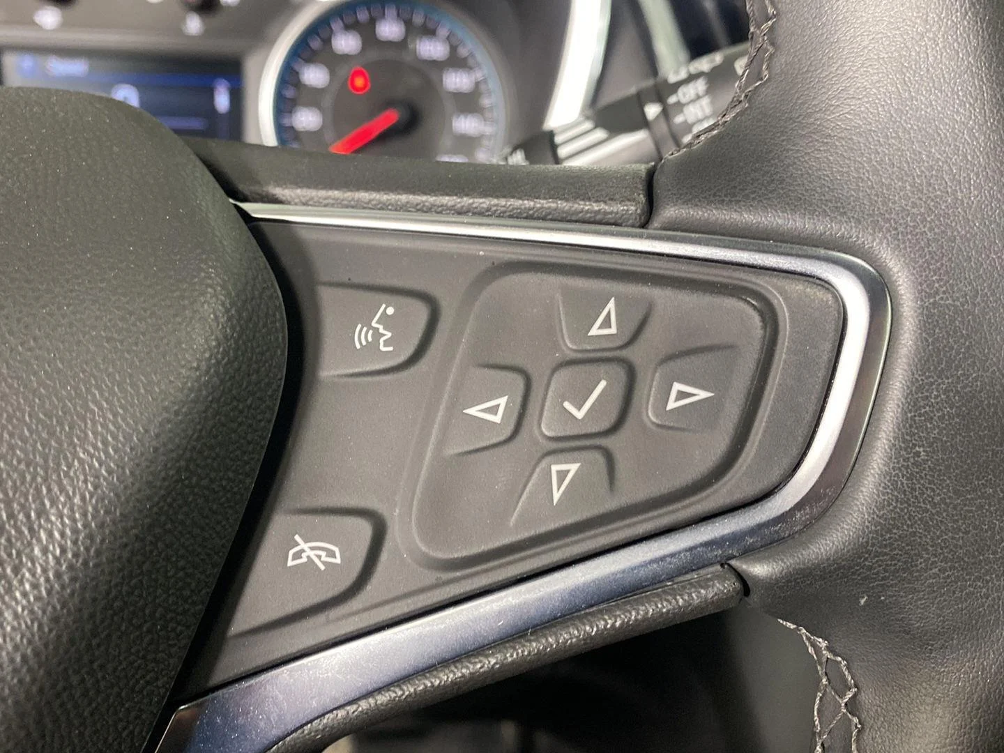 Used 2024 Summit White Chevrolet LT image 24
