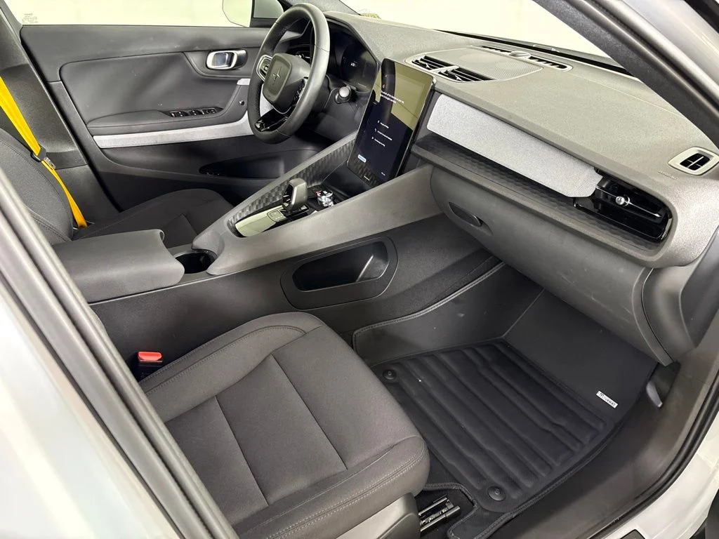 Used 2023 White Polestar Long Range Dual Motor Performance image 17