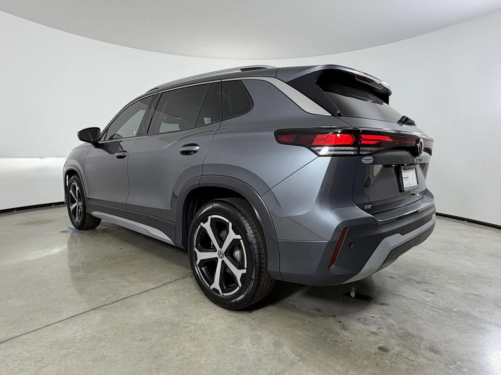 New 2026 Platinum Gray Metallic Volkswagen SE image 7