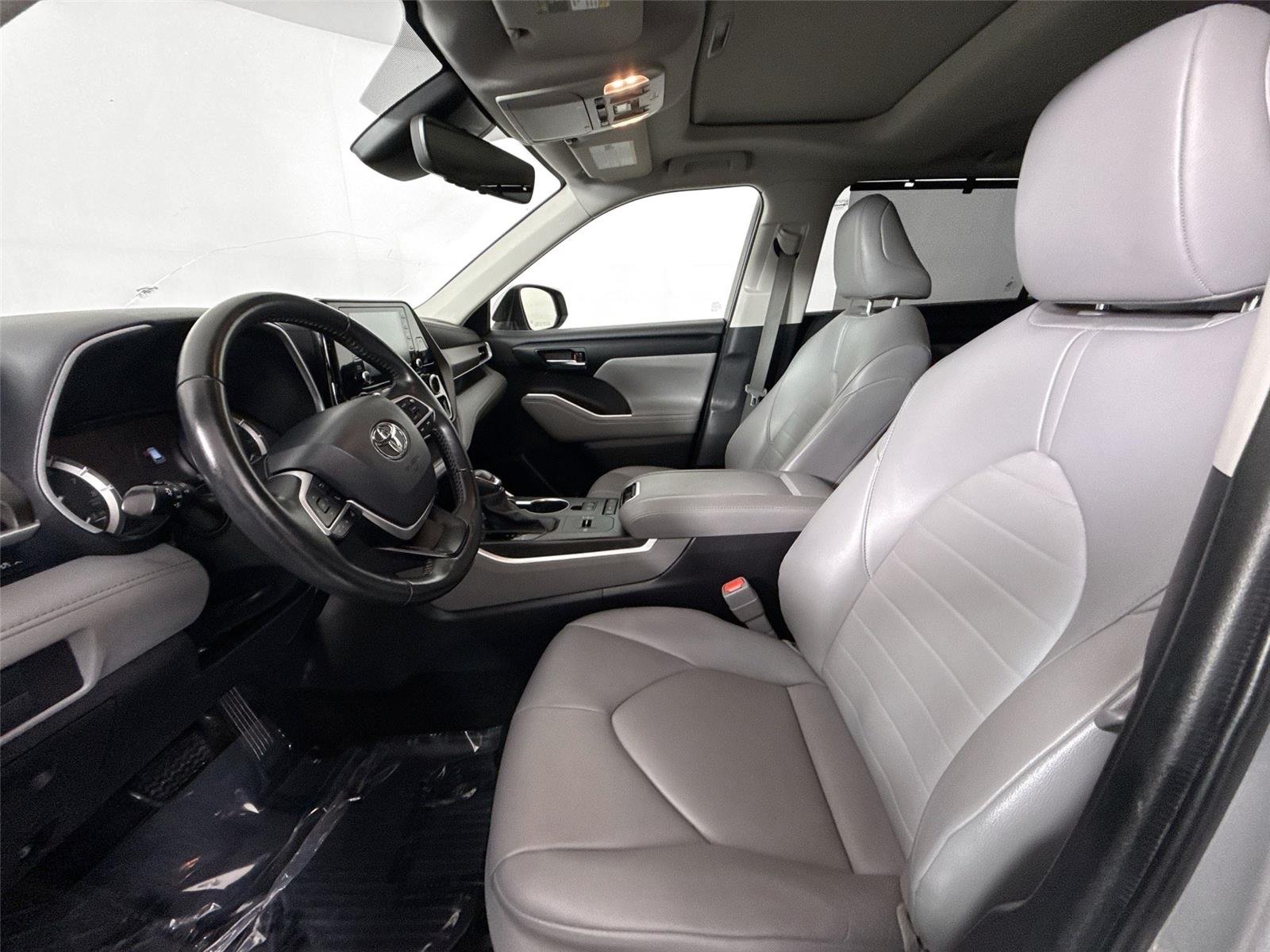 Used 2022 Celestial Silver Metallic Toyota XLE image 3