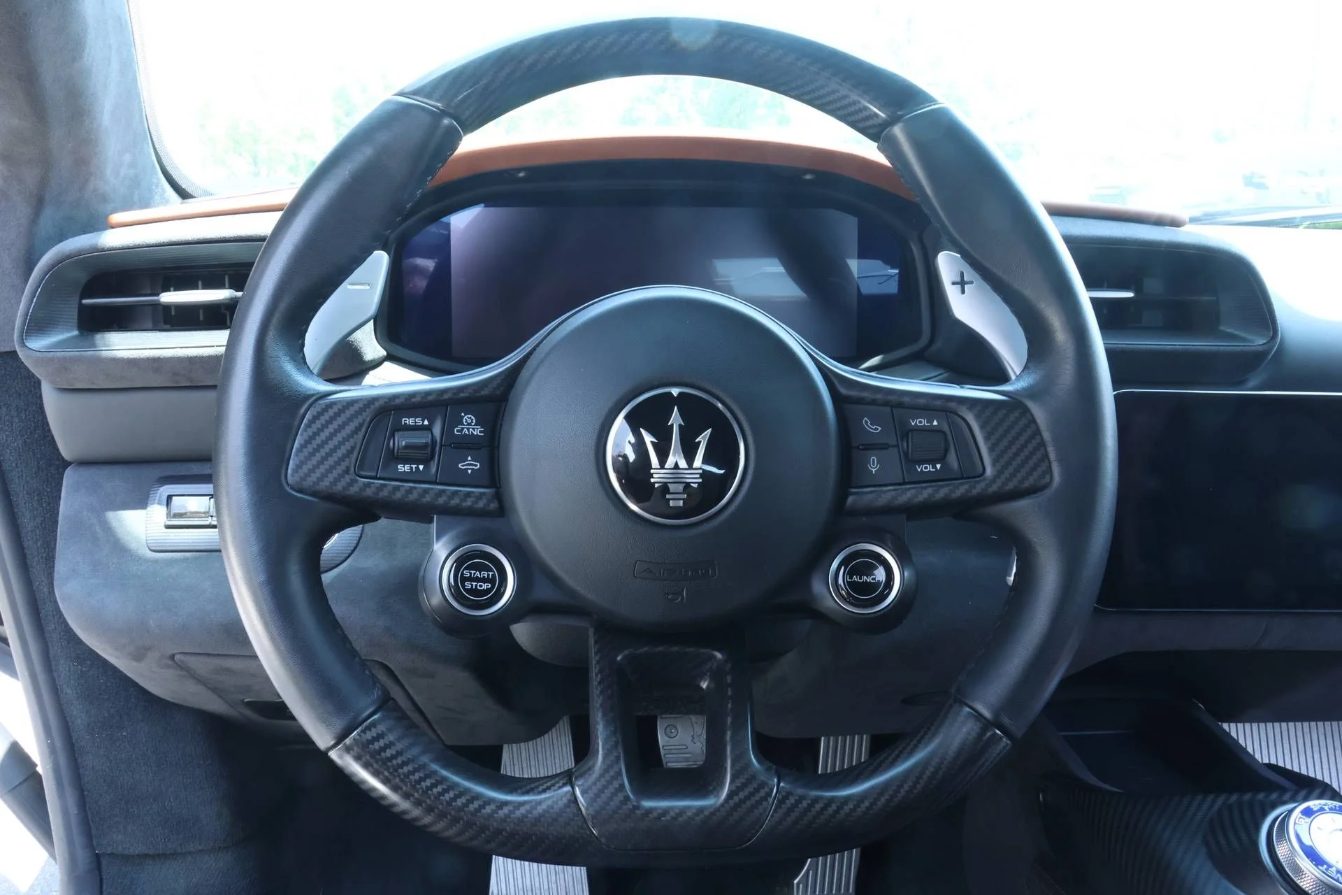 Used 2022  Maserati Base image 16