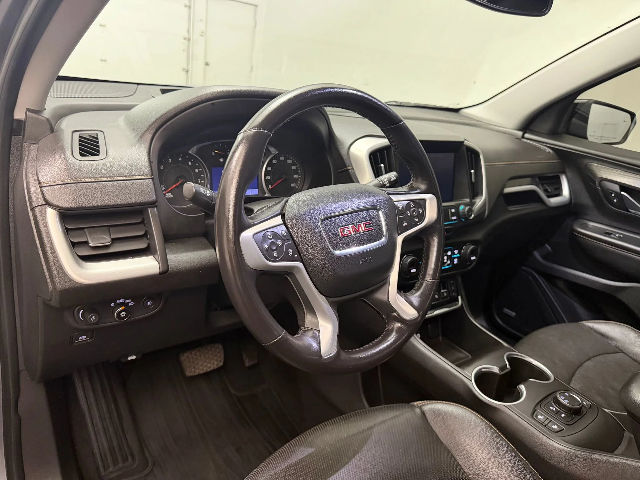 Used 2021 Satin Steel Metallic GMC SLT image 4