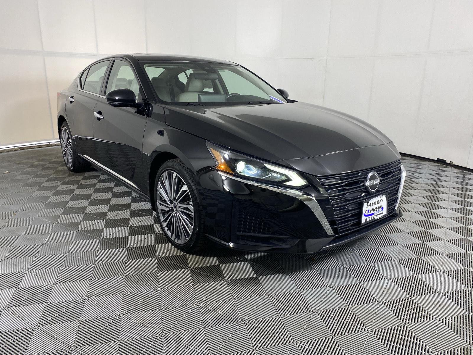 Used 2023 Super Black Nissan 2.5 SL image 10