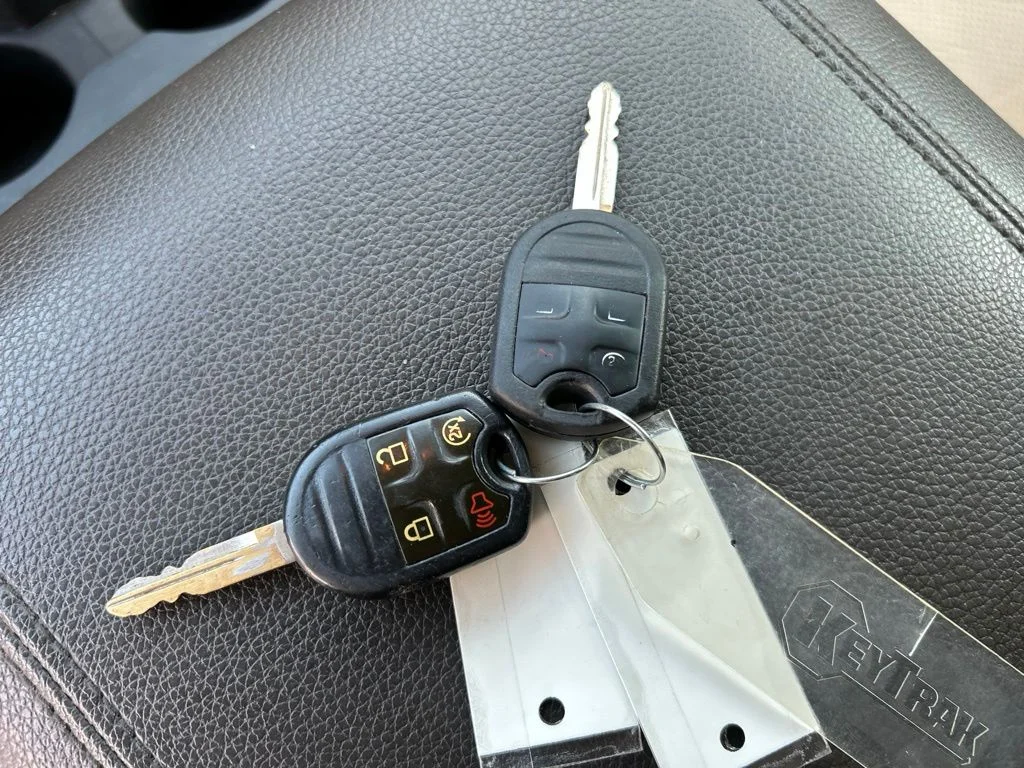 Used 2015 White Ford Lariat image 29