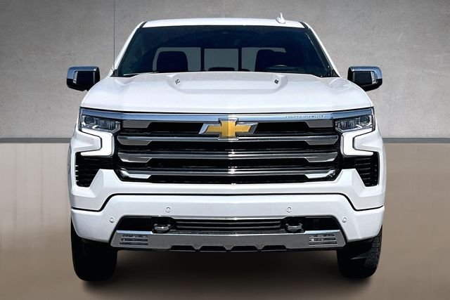 Used 2024 Beige Chevrolet High Country image 3