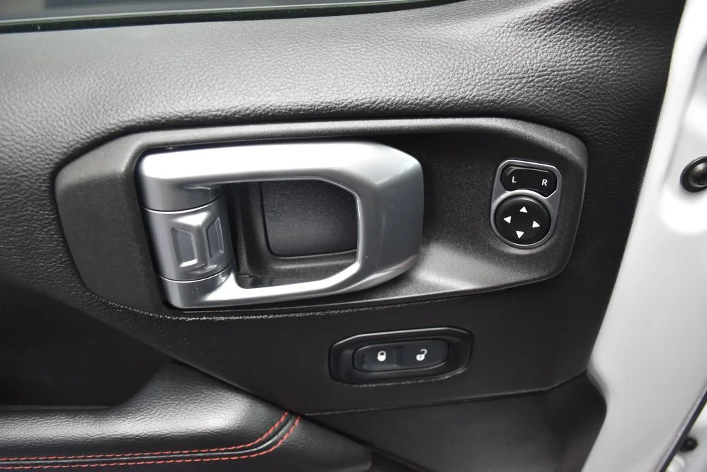 Used 2020 White Jeep Unlimited Rubicon image 20