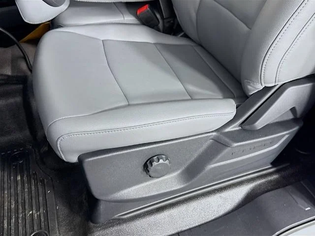 New 2025 Oxford White Ford F-450® XL image 49