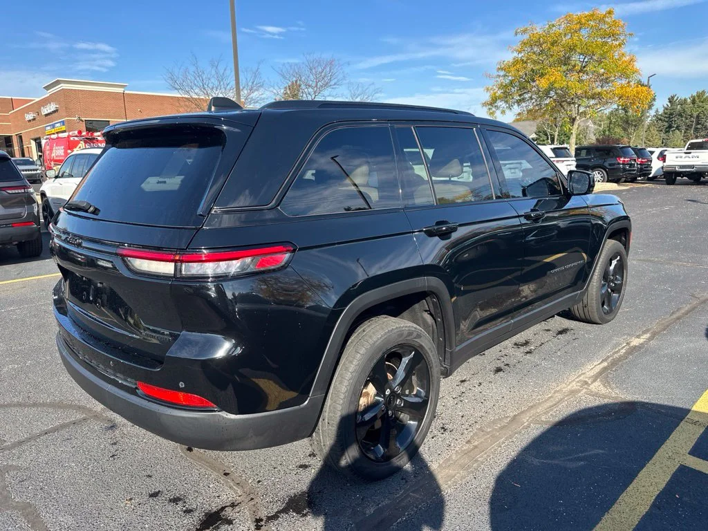 Used 2023 Black Jeep Limited image 9