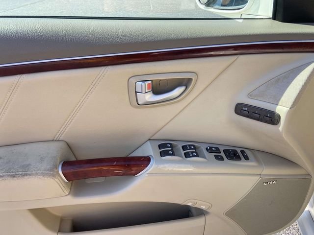 Used 2008 White Hyundai Limited image 11