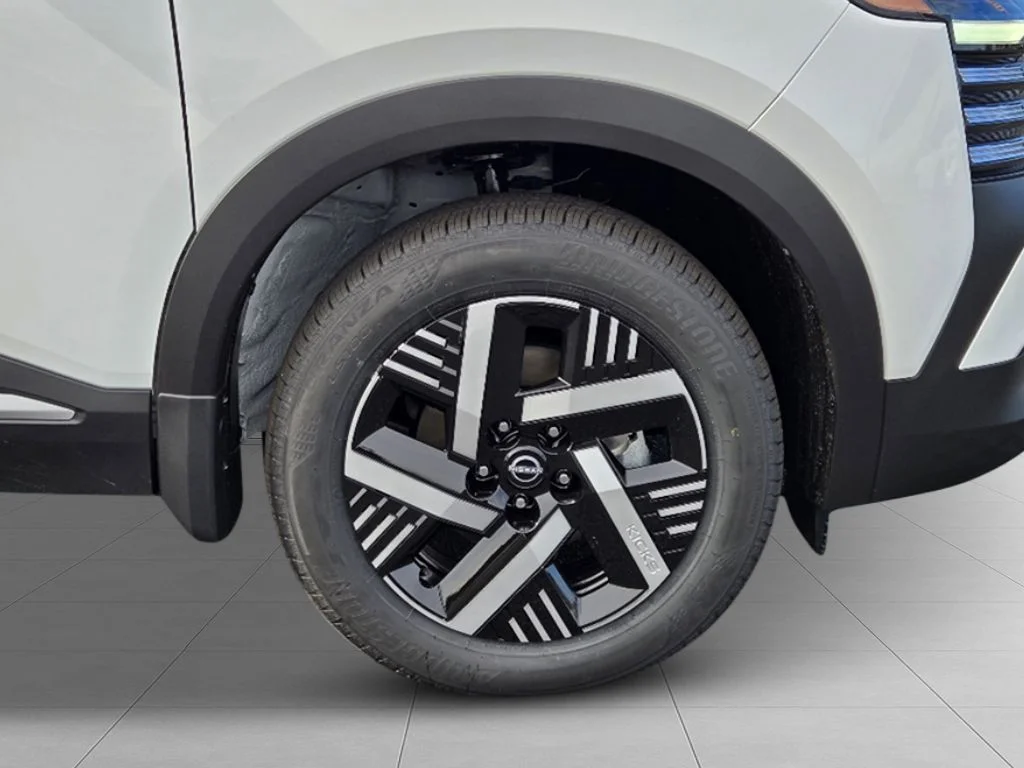 New 2026 Aspen White TriCoat / Super Black Two-tone Nissan SV image 8