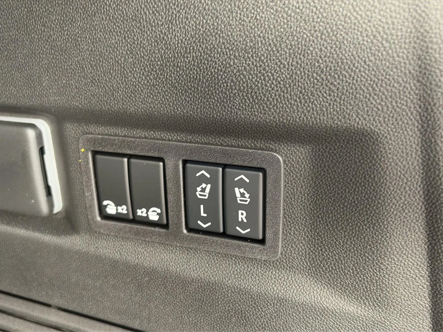 2026 Chevrolet Tahoe Premier - Photo 19