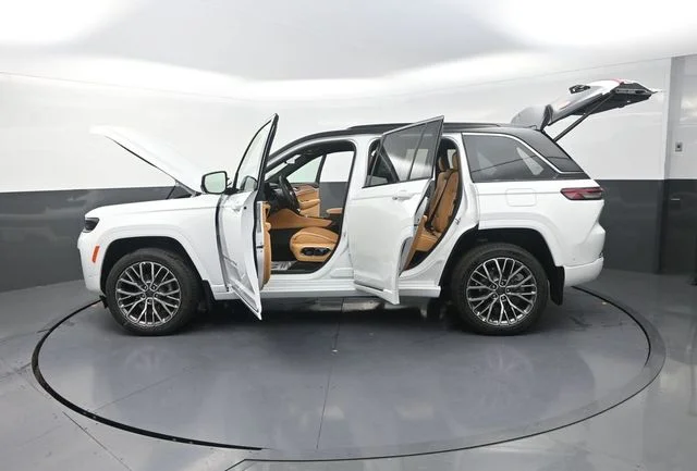 New 2026 Bright White Clear-Coat Exterior Paint Jeep Summit image 34