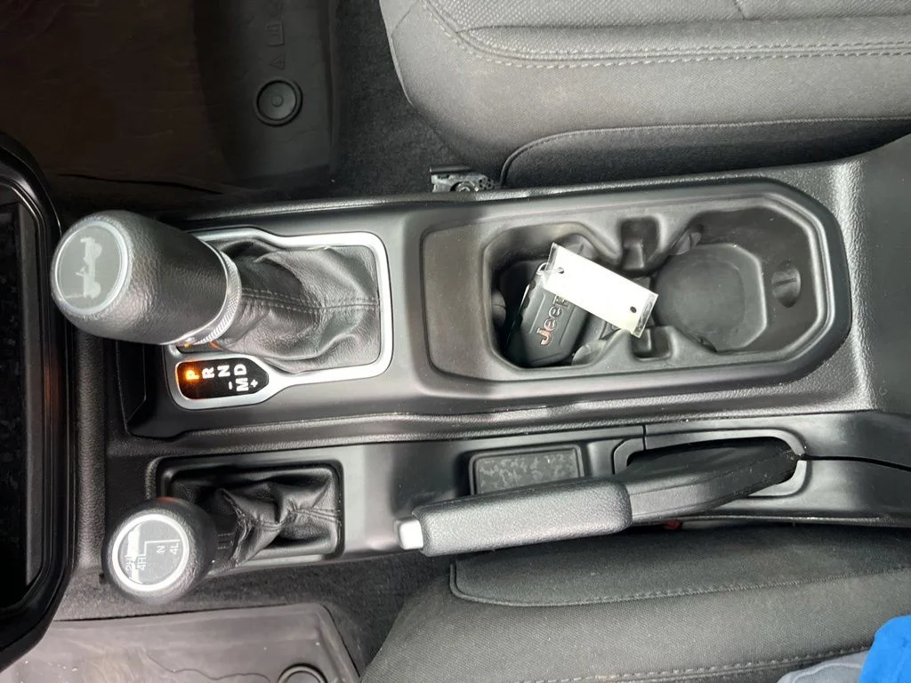 Used 2023 Silver Jeep Altitude image 26