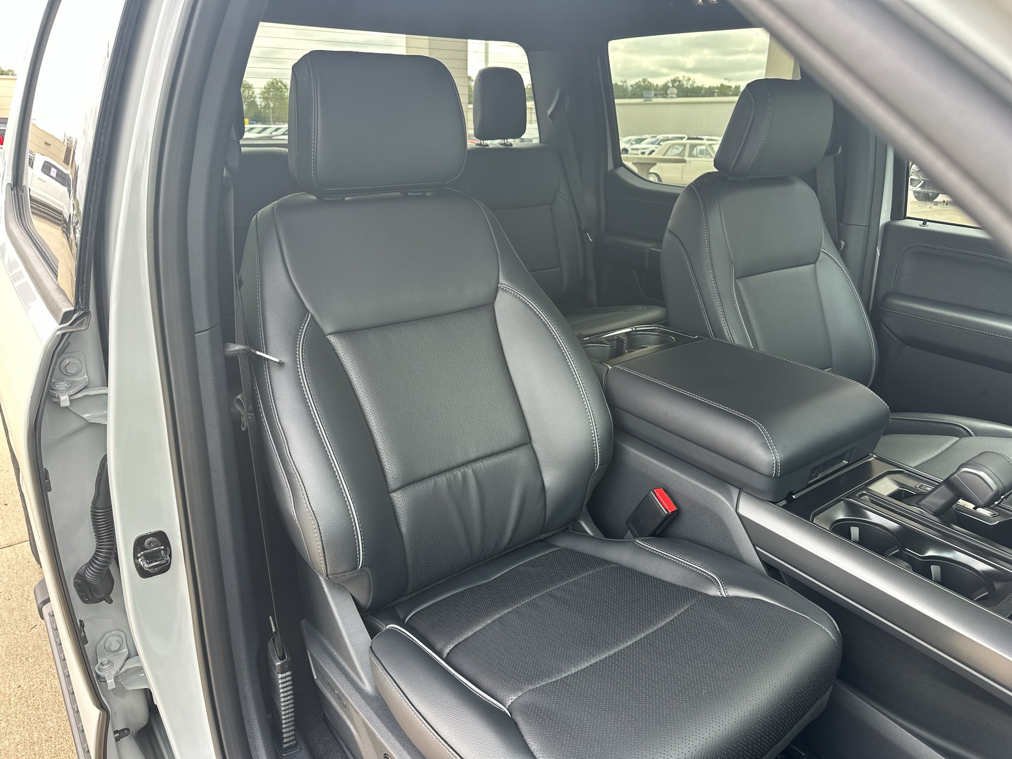 New 2026 Avalanche Ford Lariat® image 34