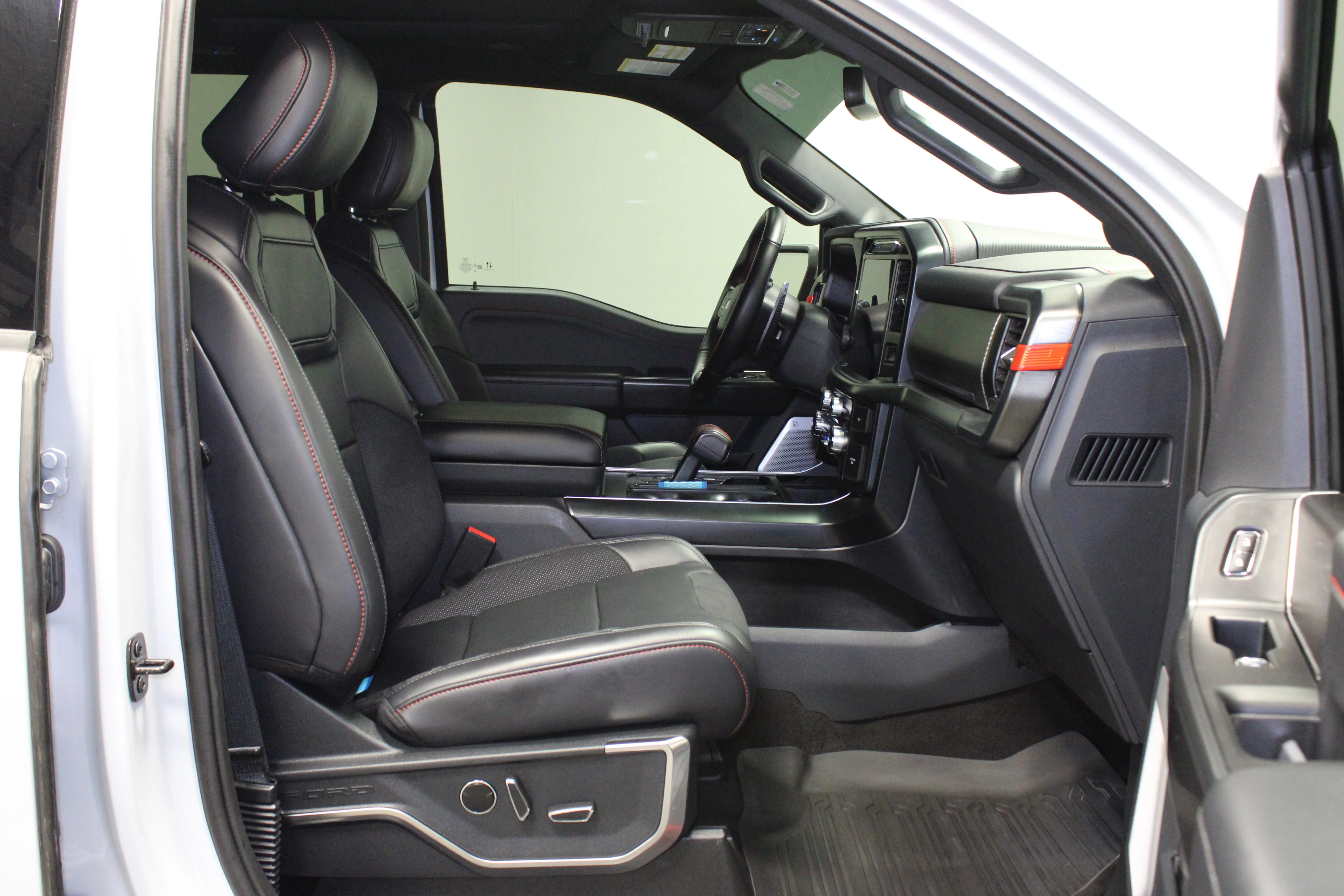 Used 2025 Space White Metallic Ford Raptor image 17
