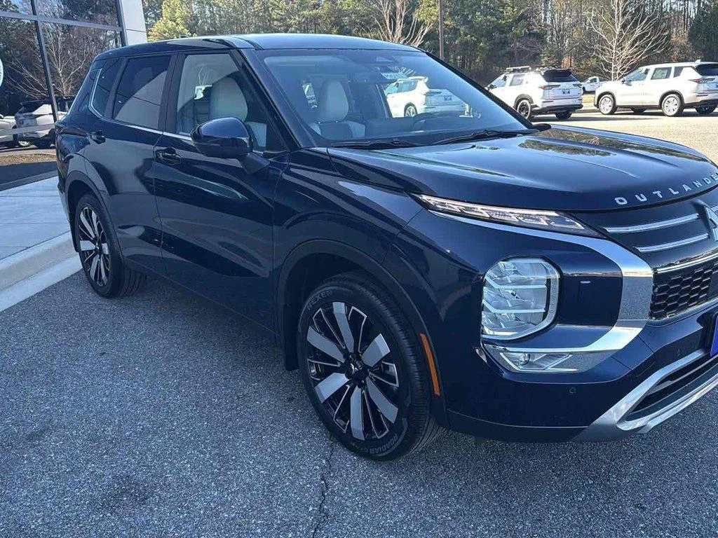 2026 Mitsubishi Outlander SE - Photo 3