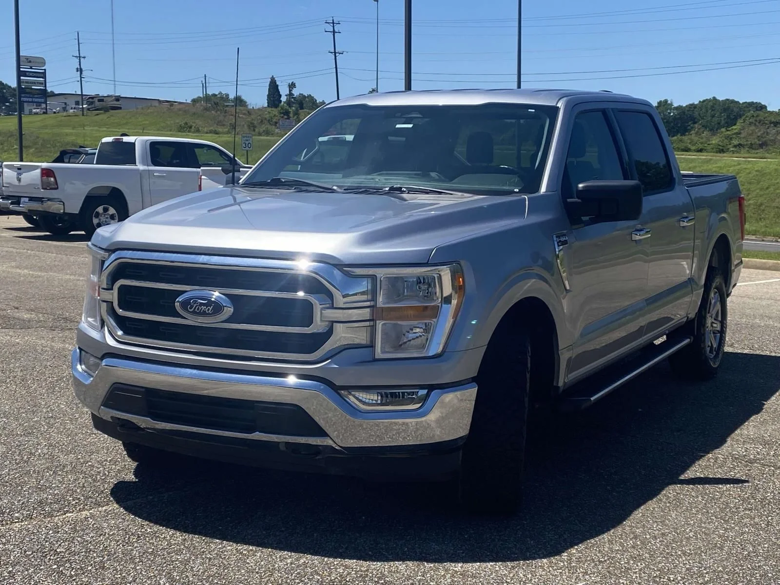 Used 2023 Silver Ford XLT image 3