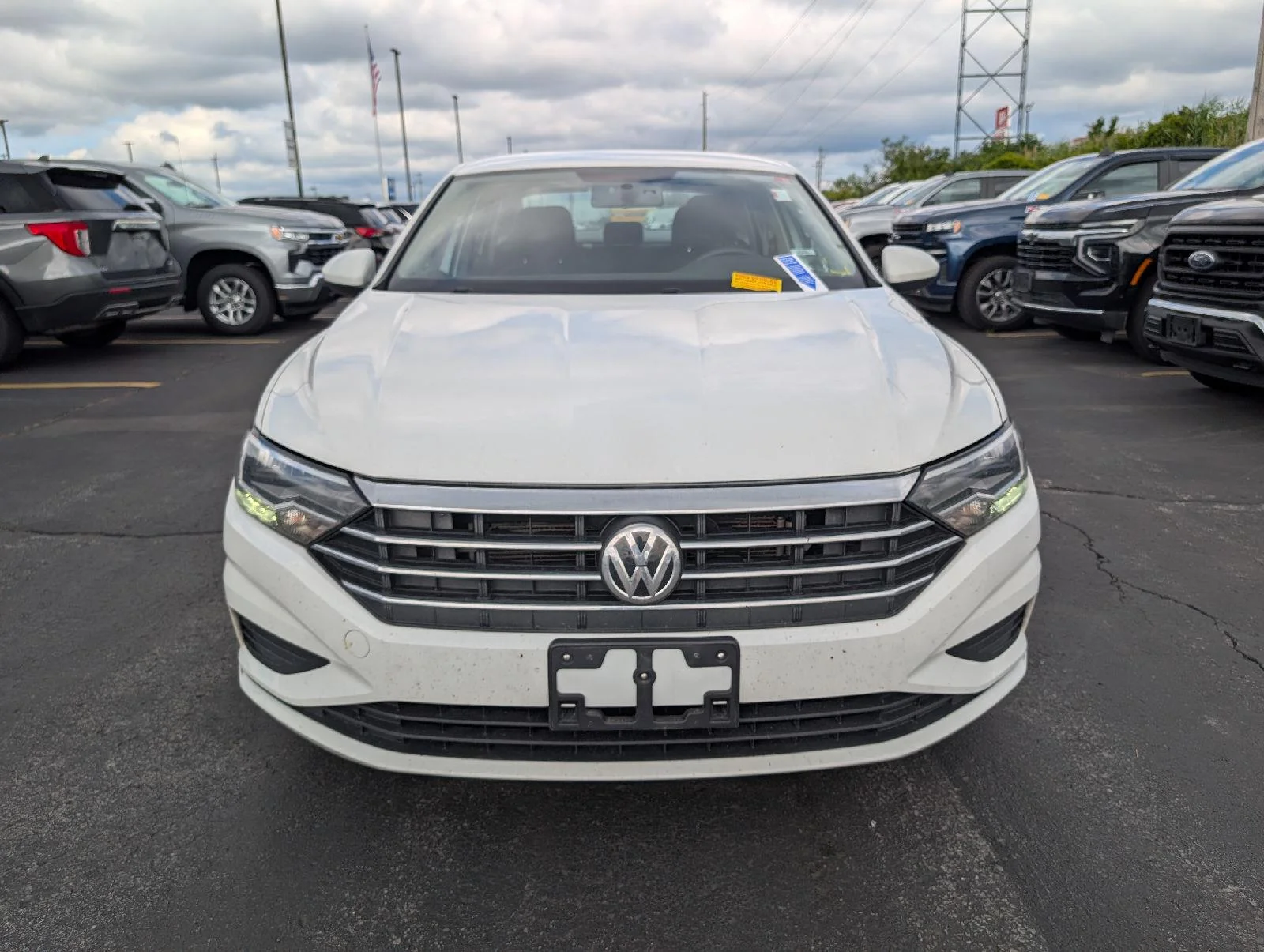 Used 2021  Volkswagen S image 2