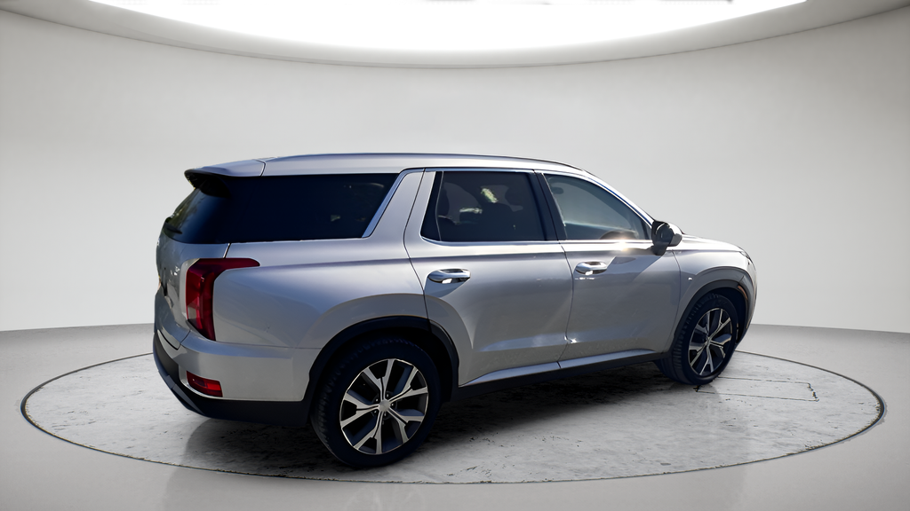 Used 2022 Silver Hyundai SEL image 2