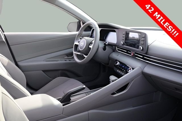 2025 Hyundai Elantra SEL - Photo 17