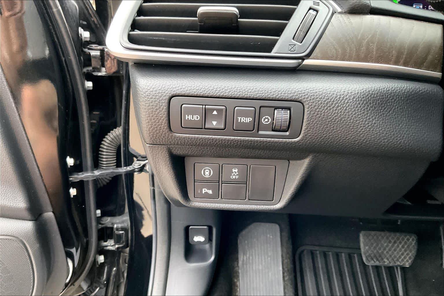 Used 2020 Crystal Black Pearl Honda Touring image 33