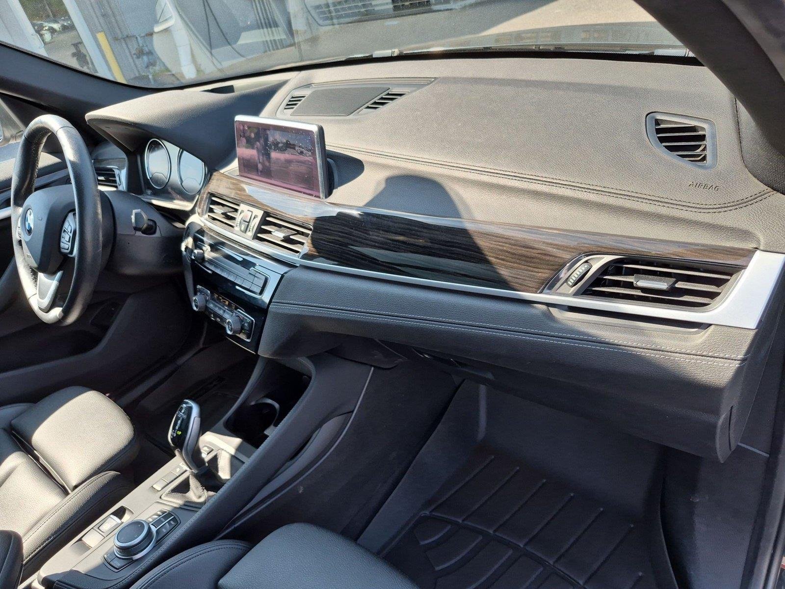Used 2020 Black Sapphire Metallic BMW sDrive28i image 40