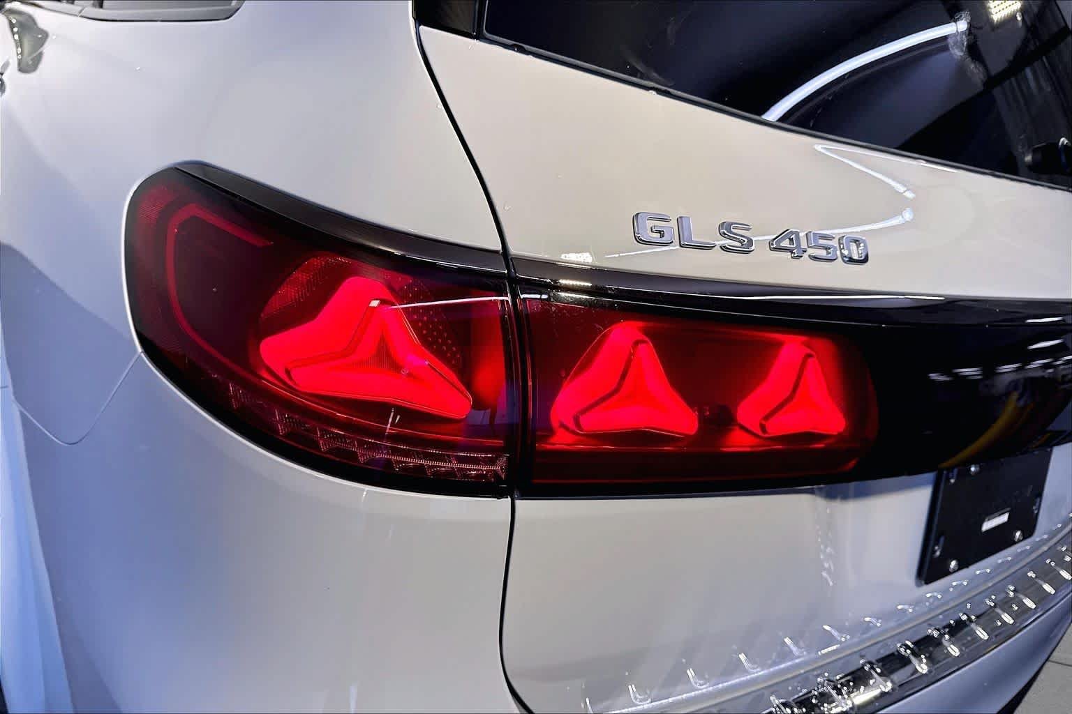 New 2027 MANUFAKTUR Alpine Grey Mercedes-Benz GLS 450 image 5