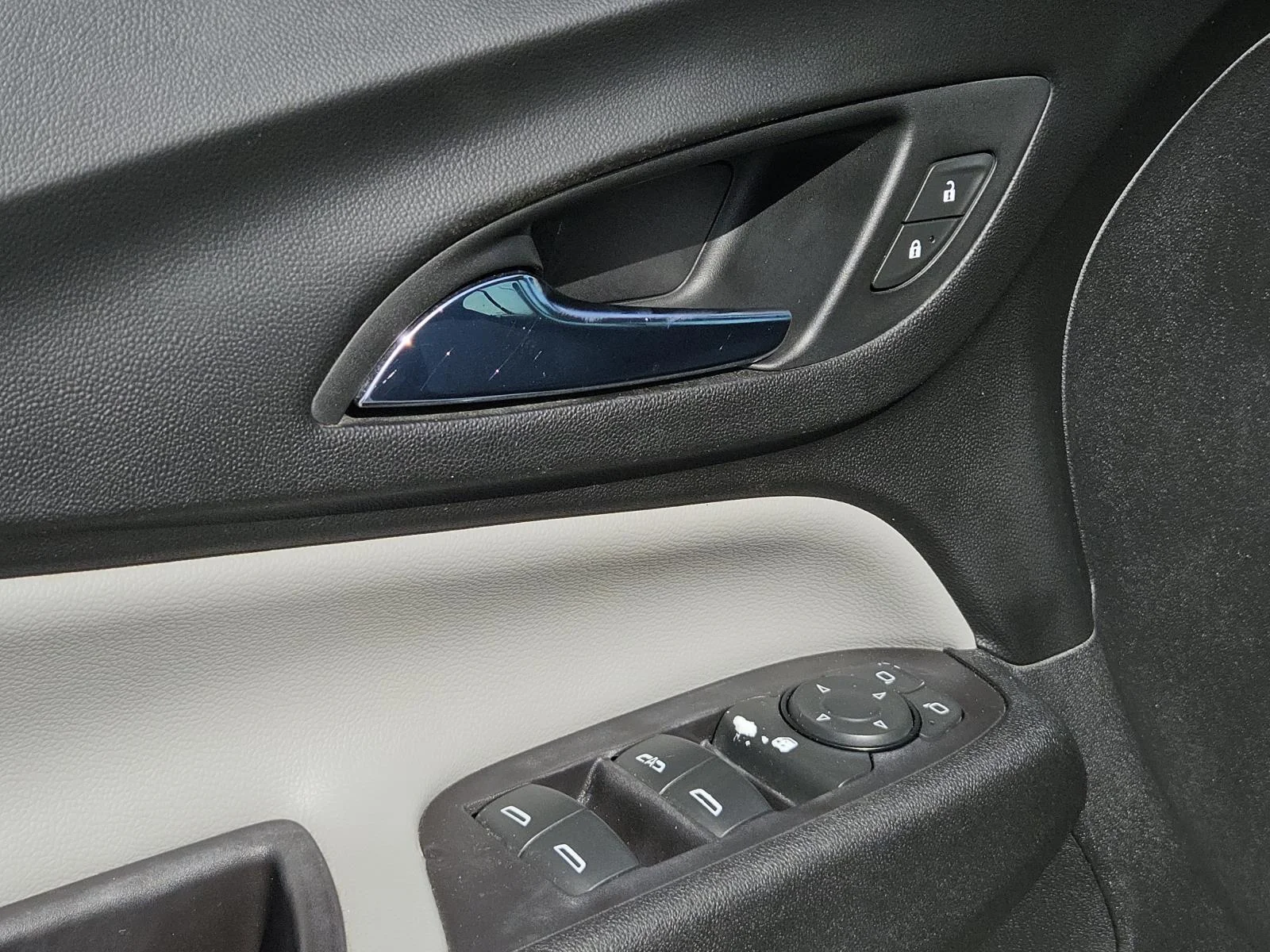 2020 Chevrolet Equinox LS - Photo 26
