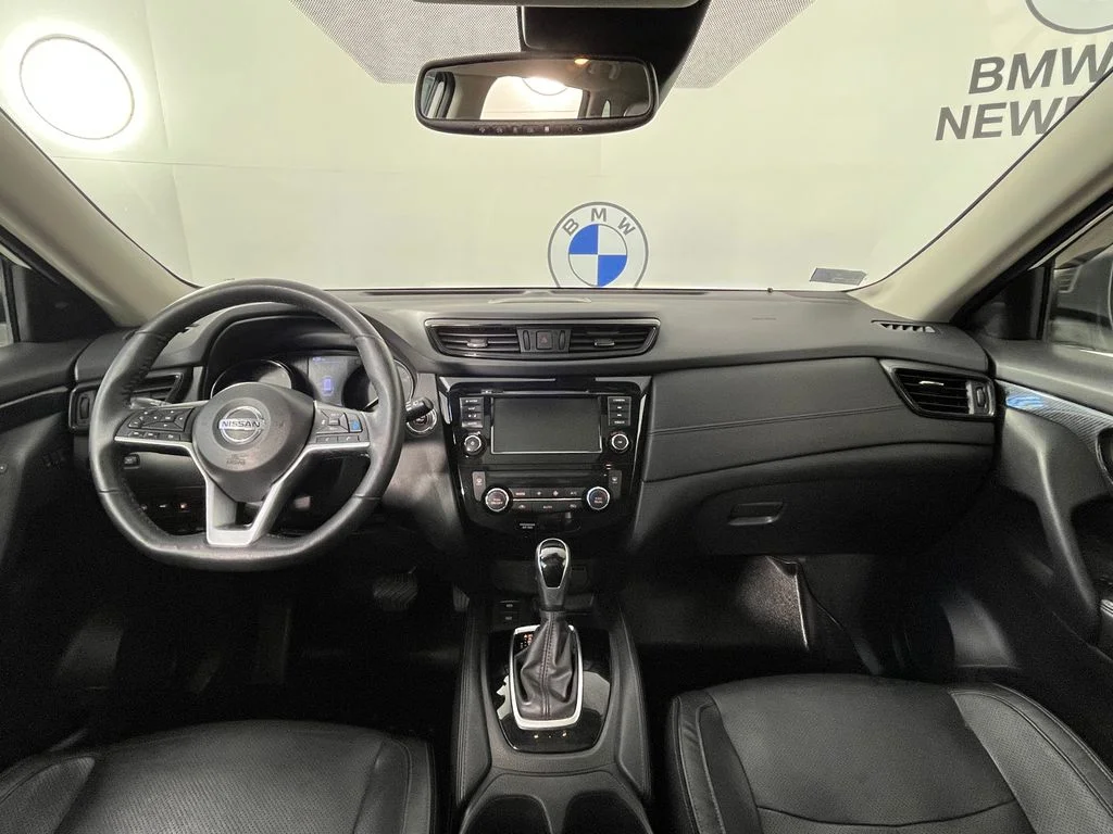 Used 2020 White Nissan SL image 20