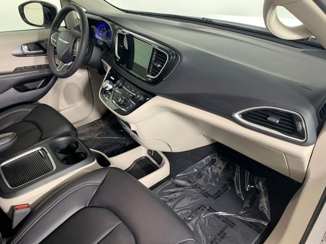 Used 2024 White Chrysler Touring L image 5