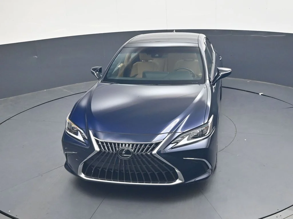 Used 2023  Lexus 350 image 33